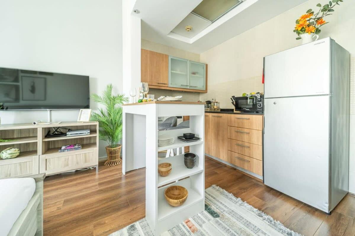 Frank Porter - Zumurud Tower, Marina Apartment Dubai